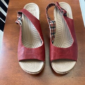 Crocs A-Leigh Cork Wedge Platform Slingback Red Distressed Leather Sandals 10